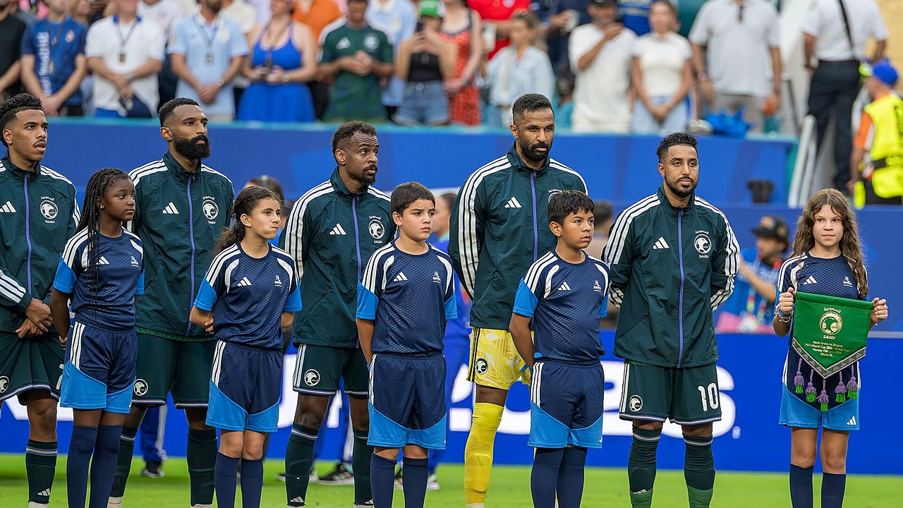 لاعبو المنتخب السعودي قبل إحدى مبارياتهم في كأس العالم 2026